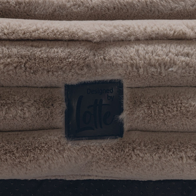 Designed by Lotte Hondenkussen Reza - Beige - 120 x 80 cm
